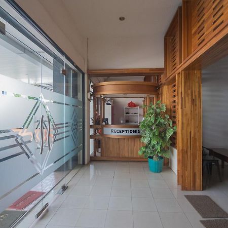 Reddoorz Near Gajah Mada Pontianak Hotel Buitenkant foto