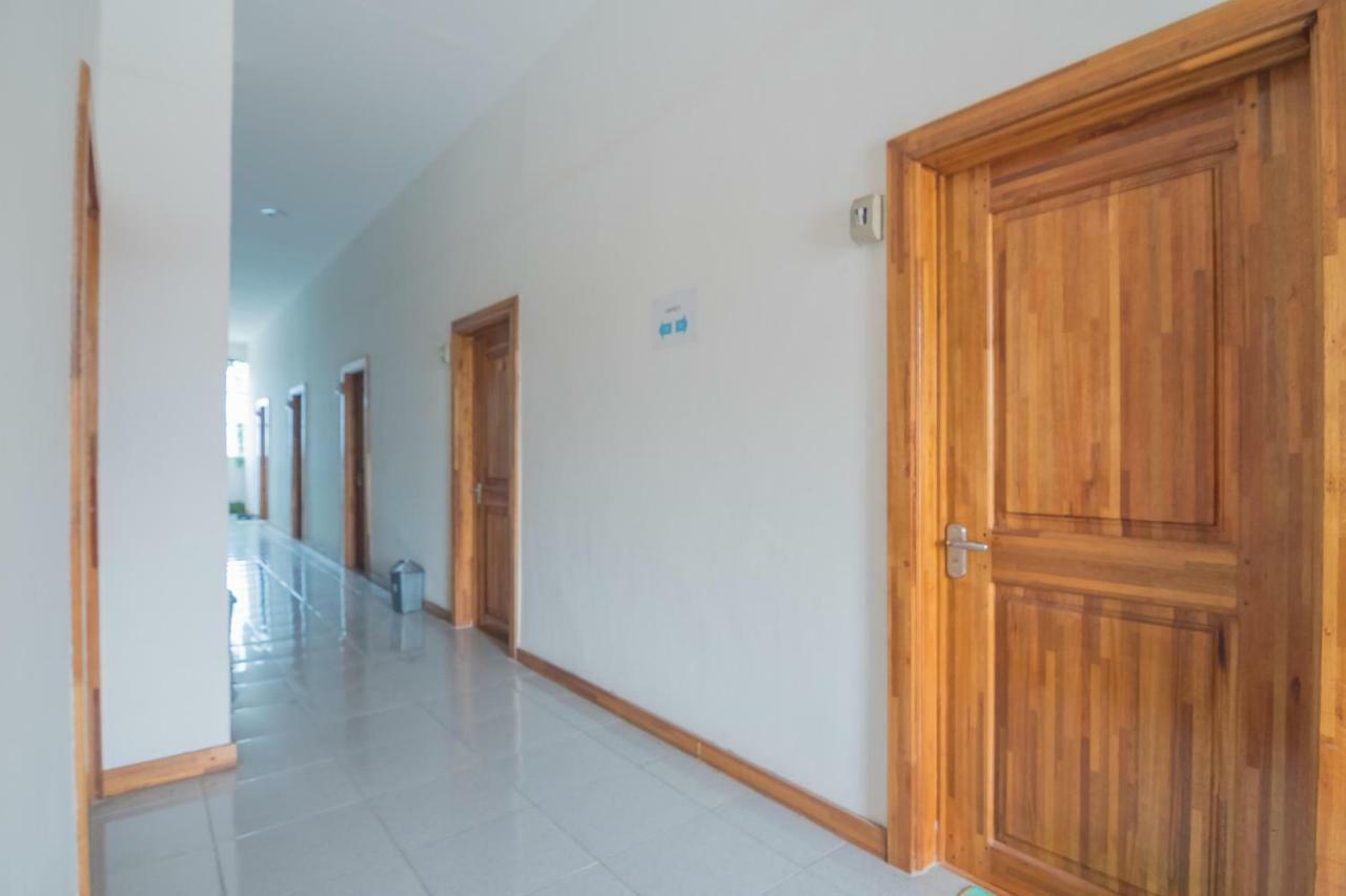 Reddoorz Near Gajah Mada Pontianak Hotel Buitenkant foto