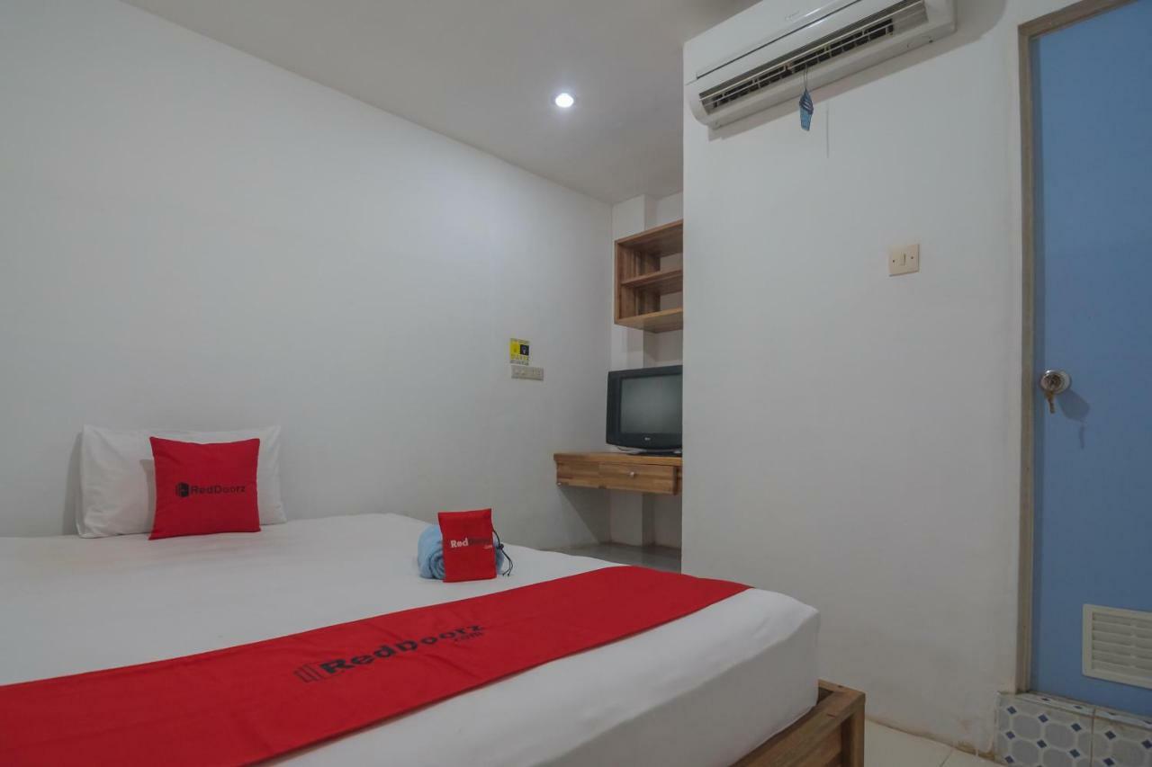 Reddoorz Near Gajah Mada Pontianak Hotel Buitenkant foto
